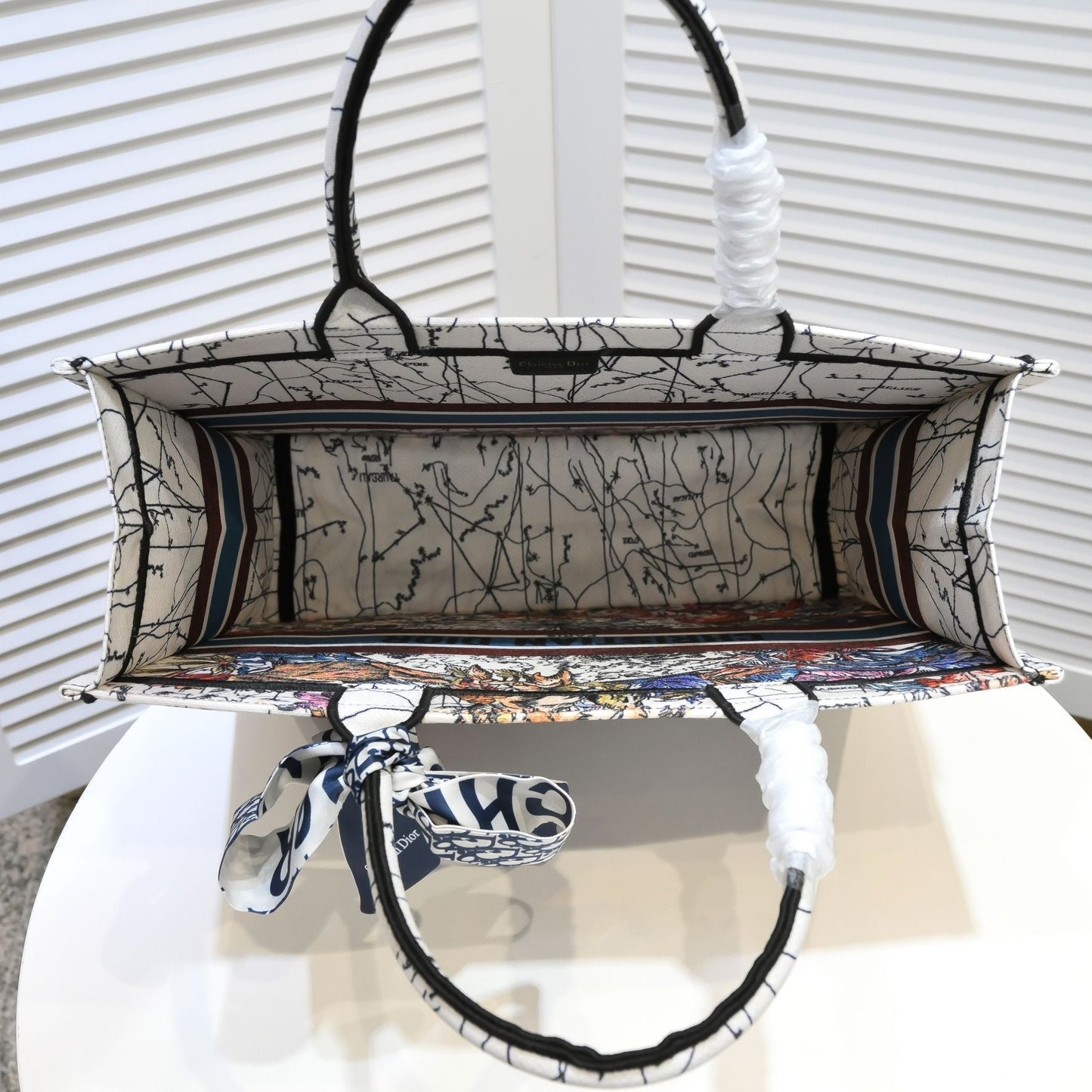 2025 Bag Classic Tote Bag W241