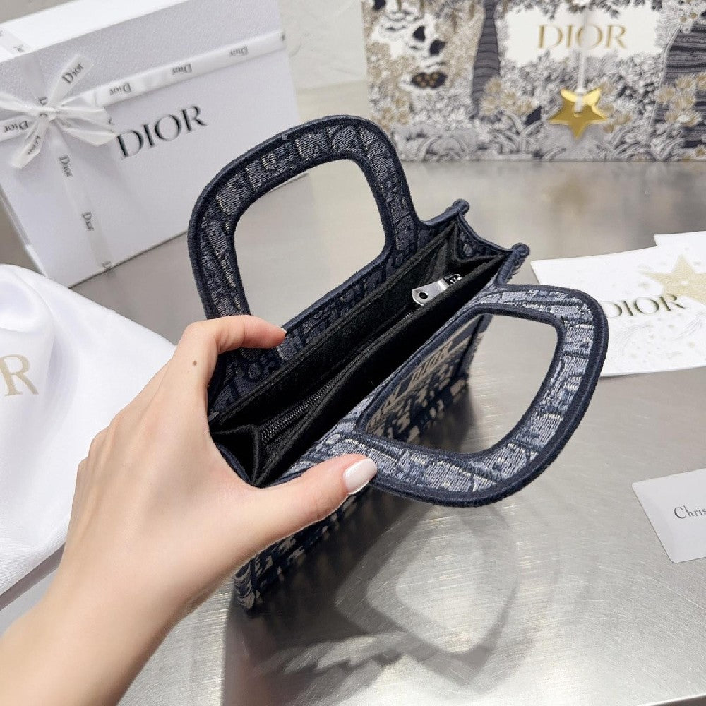 2025 Bag Classic Tote Bag W94