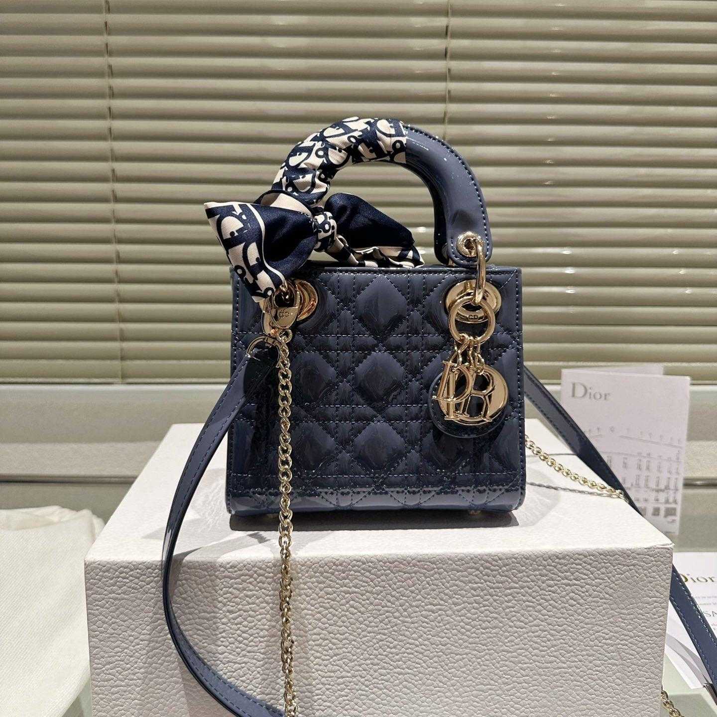 2025 Bag Stylish Top-handle Bag W168