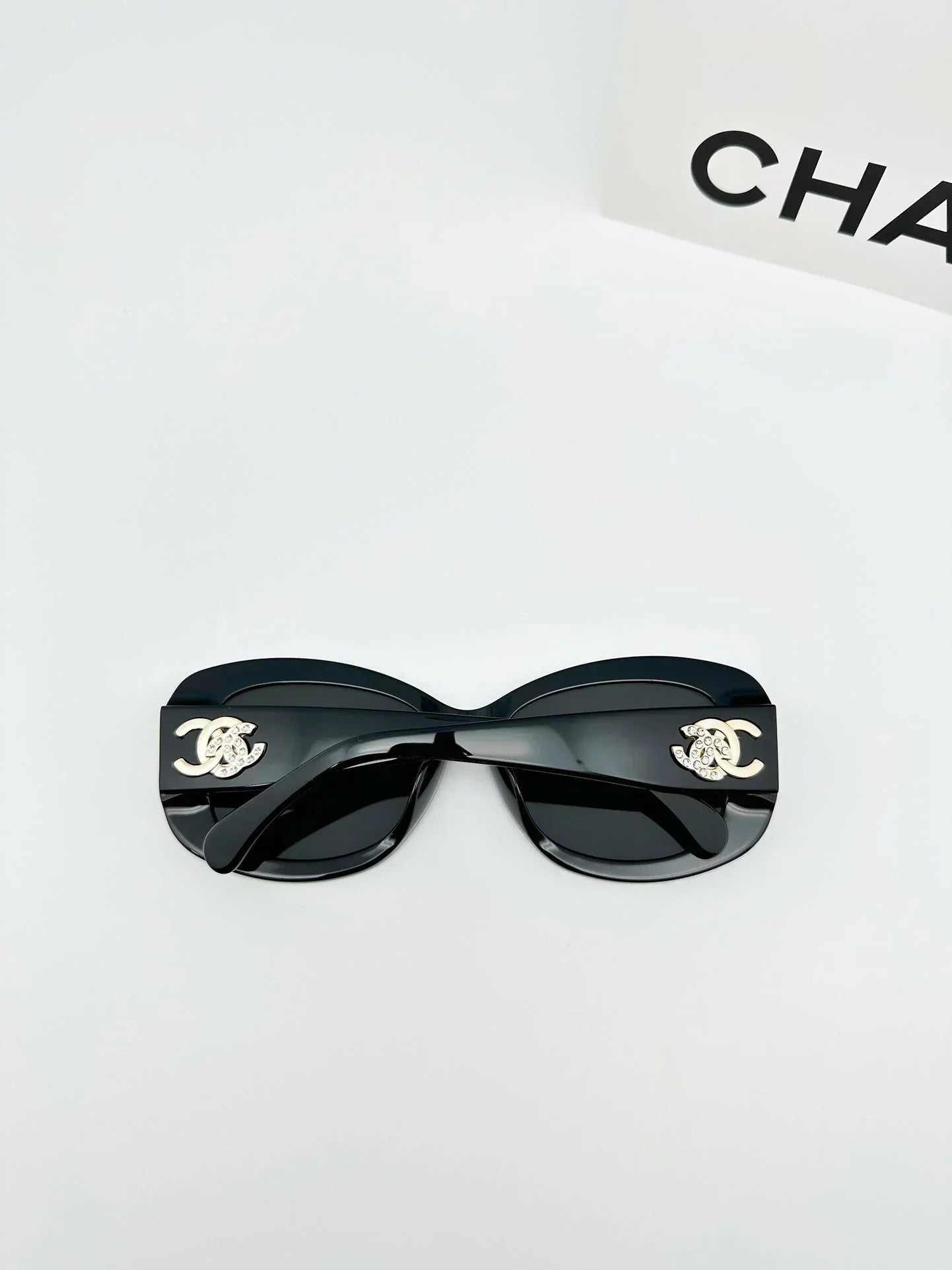 2025 Sunglasses  Retro Diamond Stylish Sunglasses