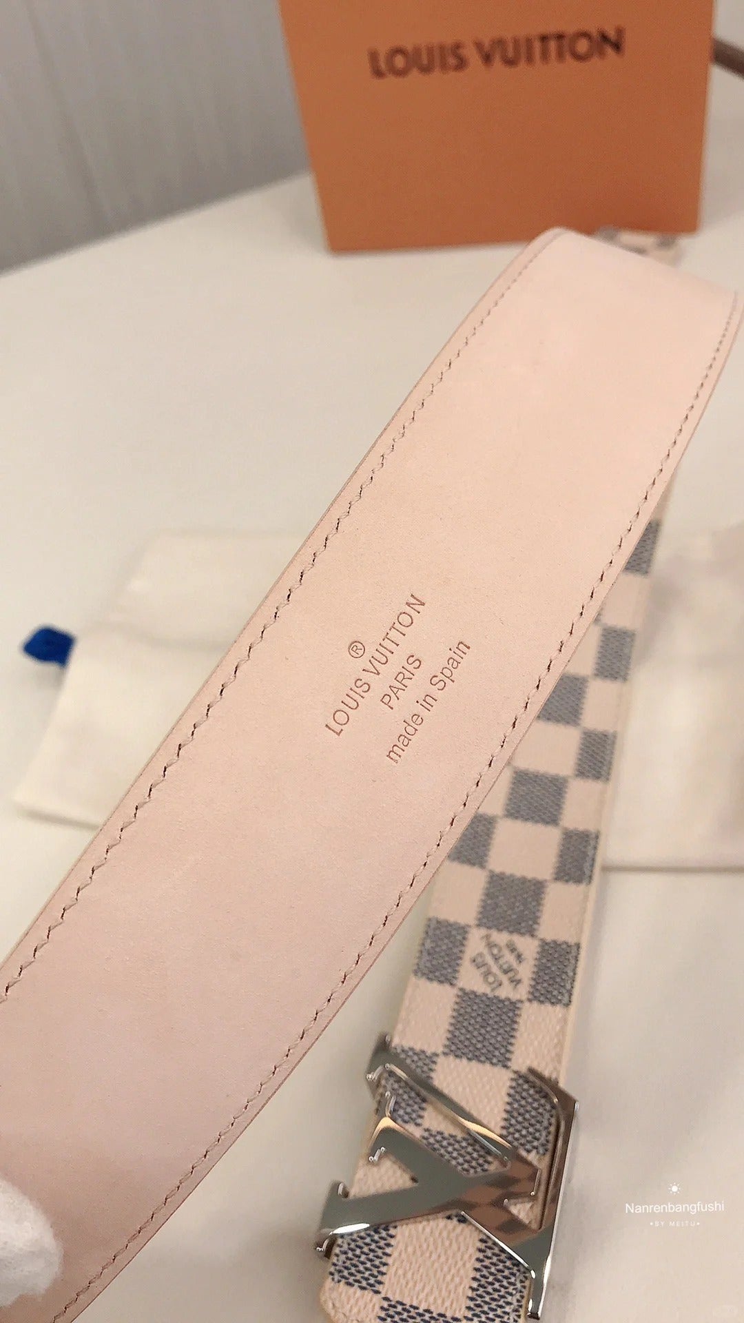 2025  Classic Silver Buckle White Plaid Men's Belt