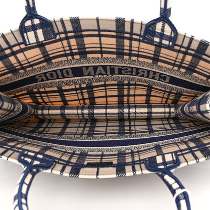 2025 Bag MEDIUM D BOOK TOTE