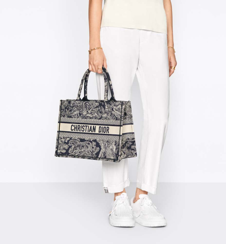 2025 Bag MEDIUM D BOOK TOTE