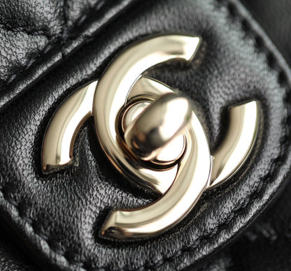 2025 Bag New Fashion Top-handle Bag W3832