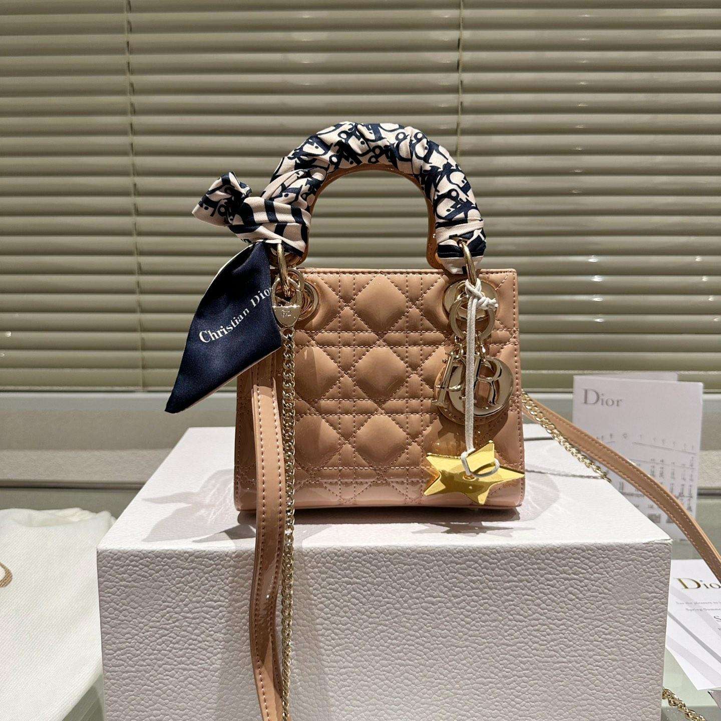 2025 Bag Stylish Top-handle Bag W168