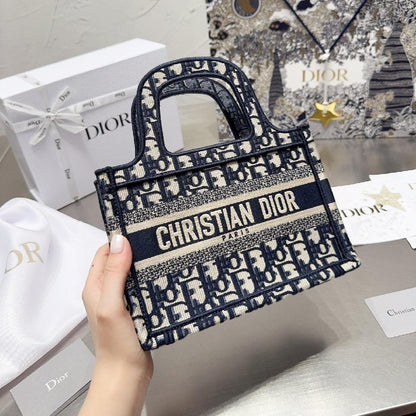 2025 Bag Classic Tote Bag W94