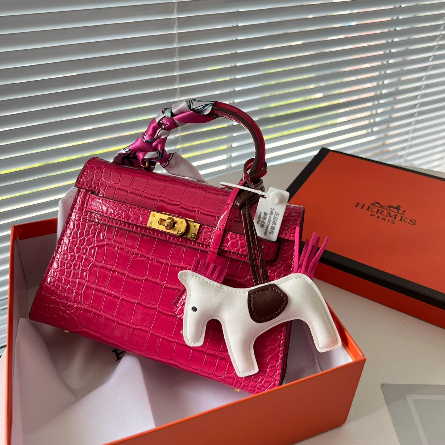 2025 Bag Stylish Top-handle Bag W232