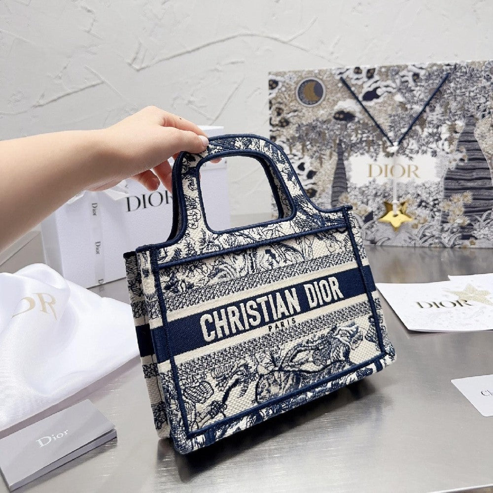 2025 Bag Classic Tote Bag W94