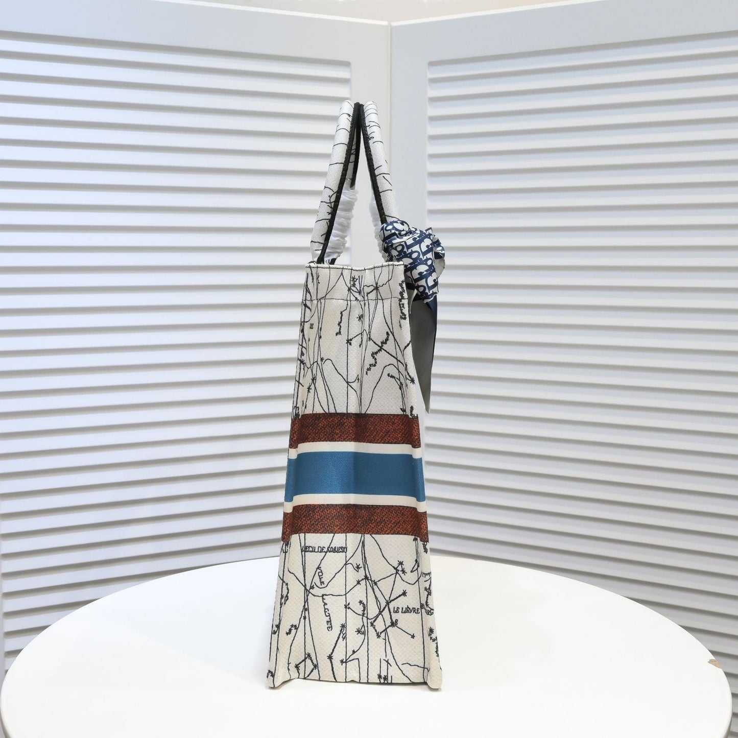 2025 Bag Classic Tote Bag W241